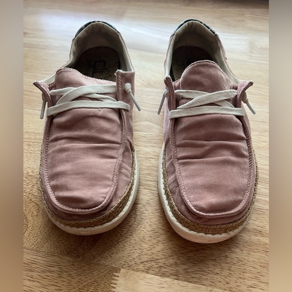 HEY DUDE Wendy Slip Ons - Picture 4 of 12